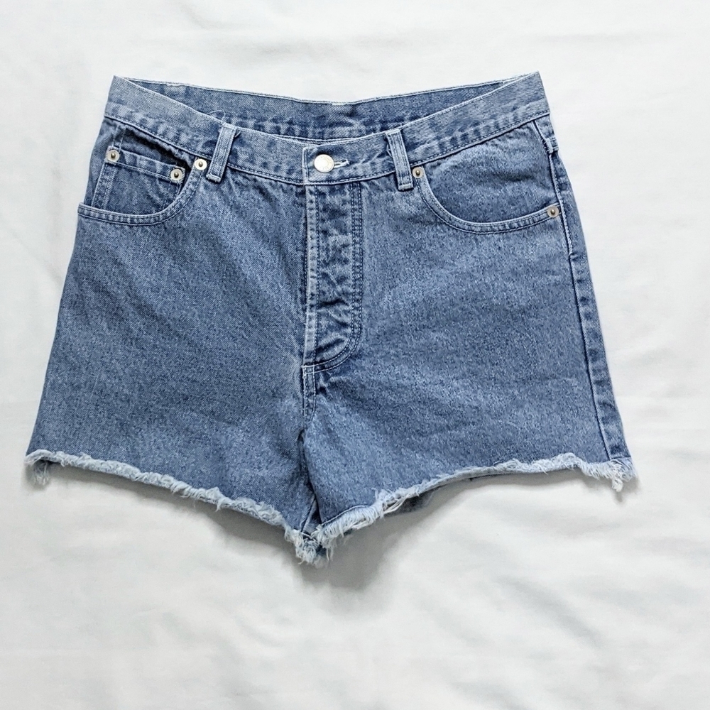 VTG Light Wash Denim High Waist Raw Hem Button Fly Mom Shorts